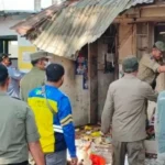 Satpol PP Jabar Tertibkan 84 Bangunan Tak Berizin di Jl Cihampelas Bandung