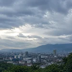 Sore Berawan, Malam Lebih Sejuk: Prakiraan Cuaca Bandung Hari Ini