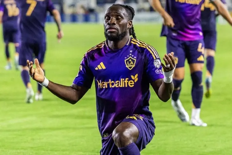 LA Galaxy Dibantai St. Louis CITY SC 6-2, Carlo Holse Cetak Hattrick
